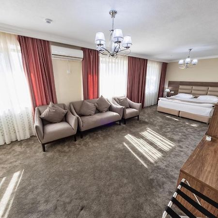 Osh Grand Hotel Chavo Extérieur photo
