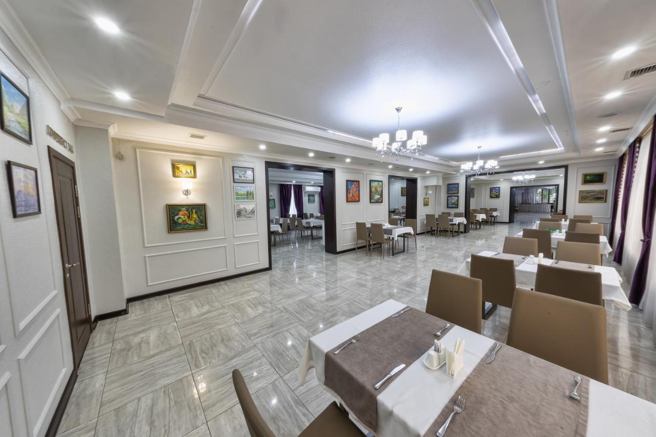 Osh Grand Hotel Chavo Extérieur photo