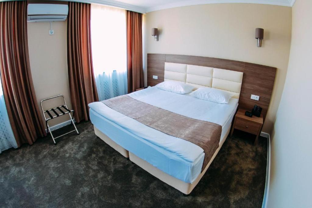 Osh Grand Hotel Chavo Extérieur photo